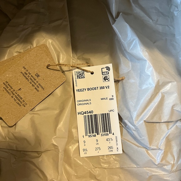 Men’s Yeezy 350V2 - Picture 3 of 7